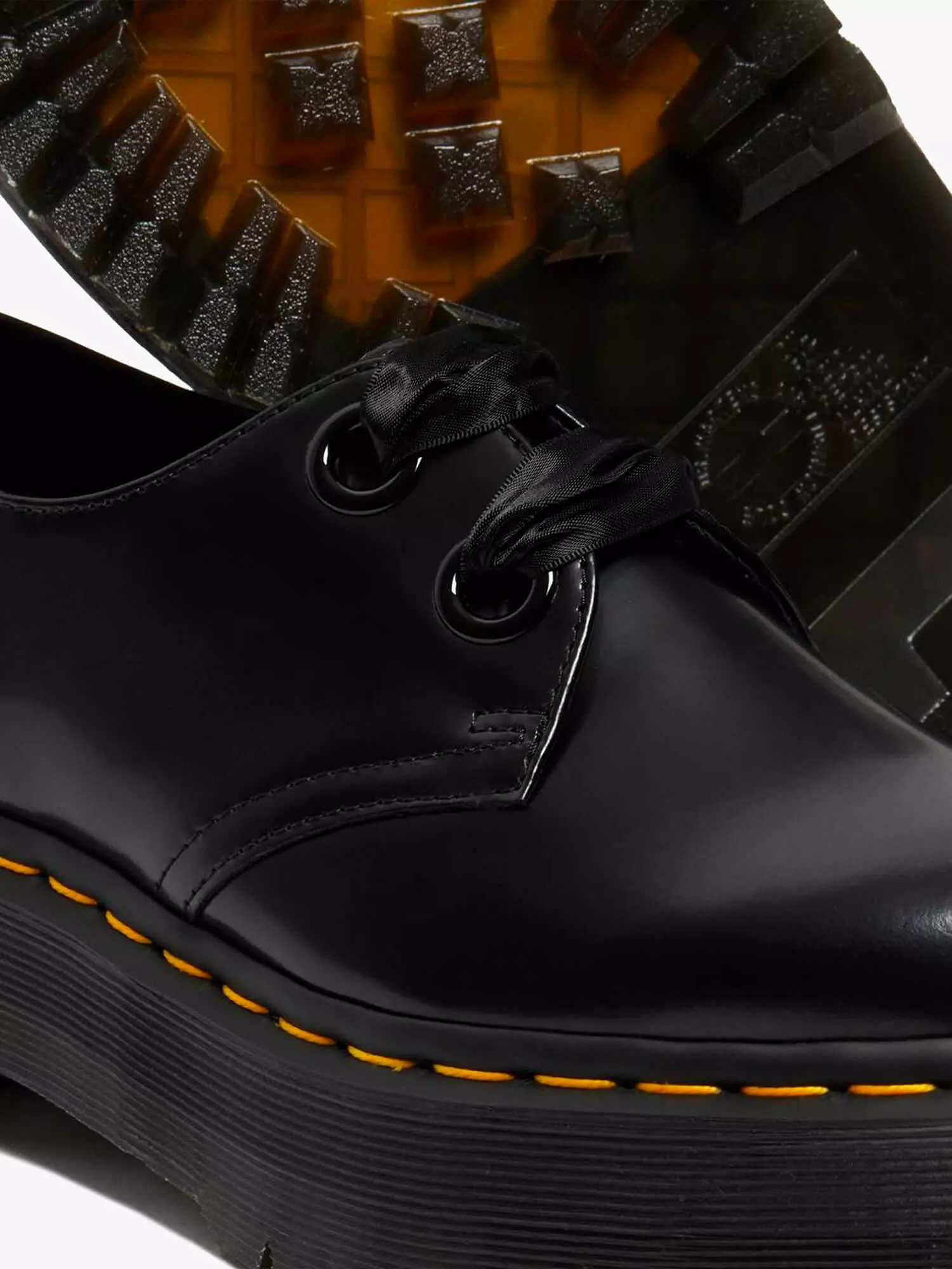 Dr Martens Holly 2 Eye Platfrom - Black Buttero