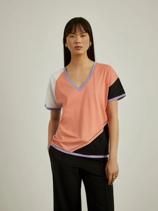 V-neck color block t-shirt